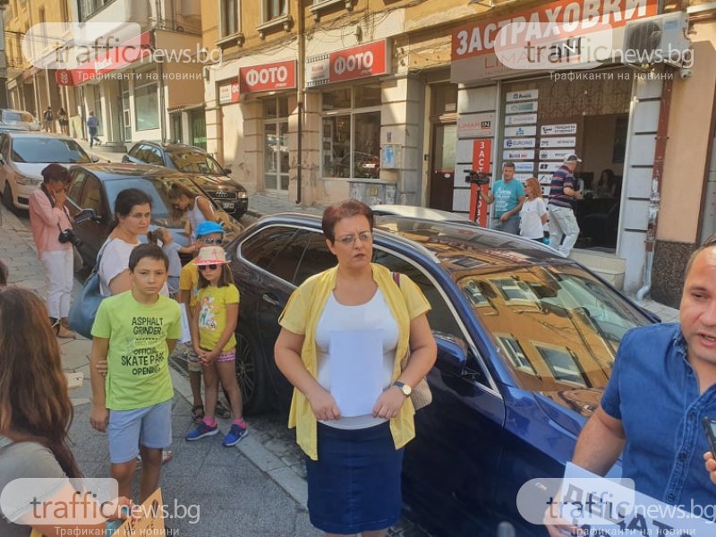 Протест в Пловдив: Родители се заканиха, че няма да пуснат децата си на училище с маски