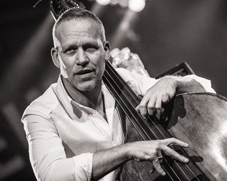 Един от най-великите басисти в света Авишай Коен идва за Plovdiv Jazz Fest