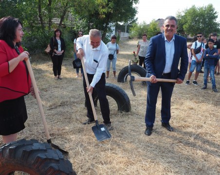На първия учебен ден, първа копка на нов физкултурен салон в Граф Игнатиево