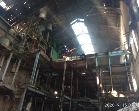 Огънят в Захарна фабрика е унищожил 1000 кв. метра покрив