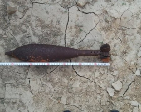 Военни обезвредиха невзривен снаряд край Карлово