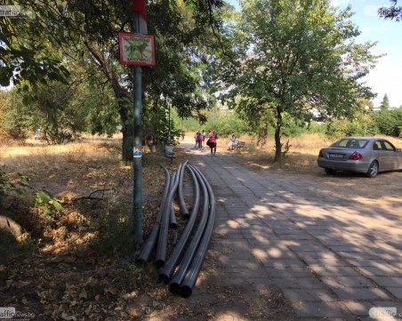 Алексиев: Паркът зад хотел 