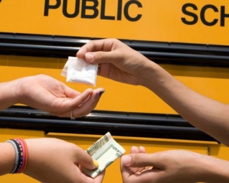 Нова акция срещу дрогата, следят за дилъри около училищата