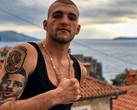 Пушка в едната ръка, бебе в другата: Синът на Цеца 