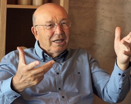 Почина шефът на 