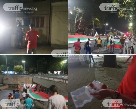 Протестиращи целят сградата на ГЕРБ в Пловдив с яйца, блокират с шествие града