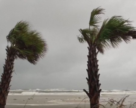 Ветрове от 165 км./ч. връхлетяха Щатите, евакуират хиляди