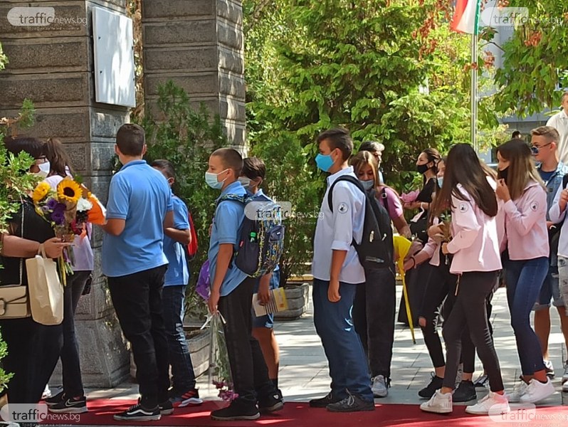 Пловдивчани: Ограниченията в училищата свързани с COVID-19, са излишни