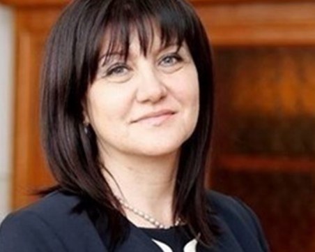 Караянчева: Не съм нареждала на НСО да изкарат майките от парламента