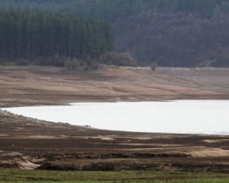 Перник спира да черпи вода от София