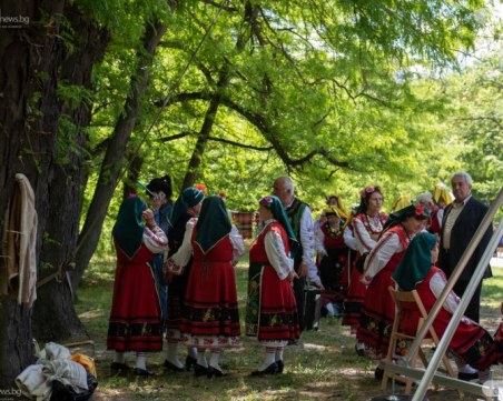 Пловдивчани обличат носиите, започва Народният събор