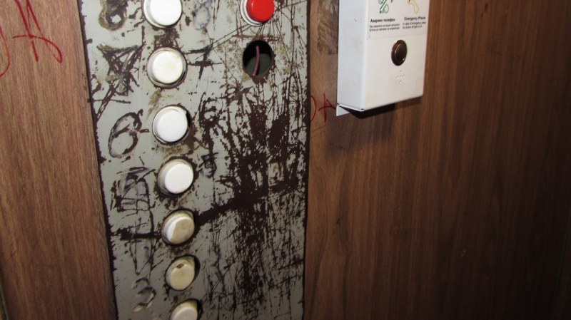 Трима души пострадаха при падане на асансьор в Благоевград