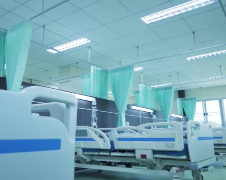 4 души с COVID-19 починаха, сред тях 52-годишен мъж