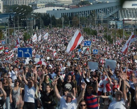 Десетки протестиращи са били задържани в Минск