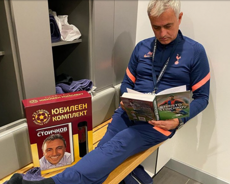 Моуриньо чете Стоичков