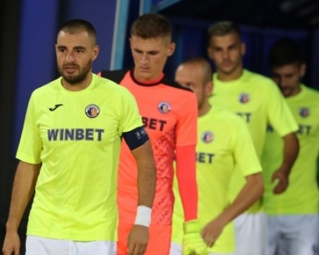 Целият отбор на Етър под карантина преди мача с Локо