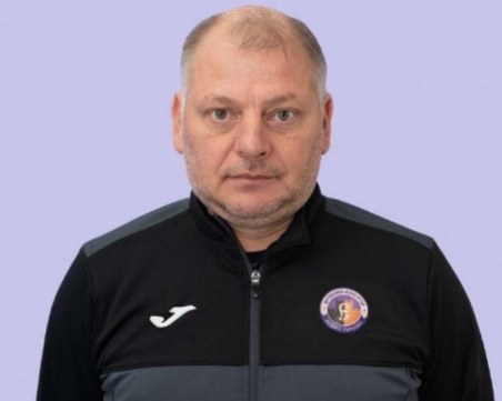 Треньорът на Етър бесен: Днес в 12:00ч. събирахме играчите от цяла България