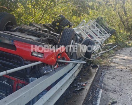 Турски Тир се е обърнал на пътя за Шумен