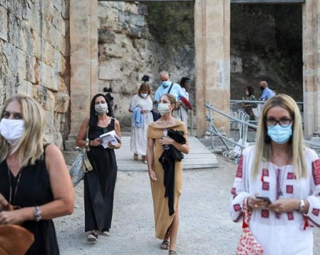 Епидемиолози  искат пълна блокада на Атина и Атика, ограждат плажни ивици и паркове