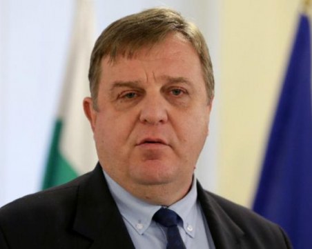 Каракачанов готов на оставка, ако Радев и Борисов си подадат ръка за експертен кабинет