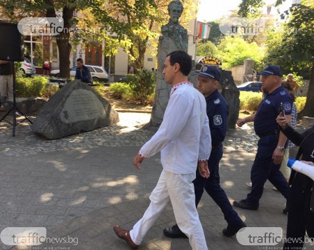 Полицията отведе активист срещу ваксините по време на възстановката в Пловдив