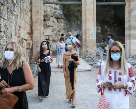 Предложение: Затвор, ако не носиш маска в Гърция