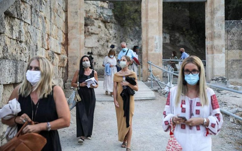 Епидемиолози  искат пълна блокада на Атина и Атика, ограждат плажни ивици и паркове