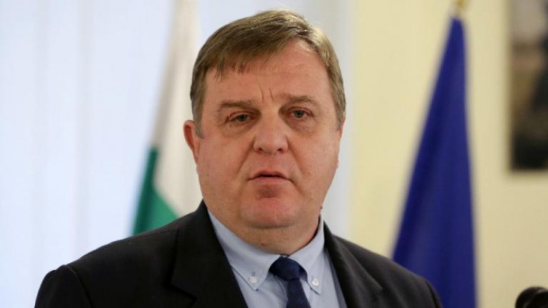 Каракачанов готов на оставка, ако Радев и Борисов си подадат ръка за експертен кабинет