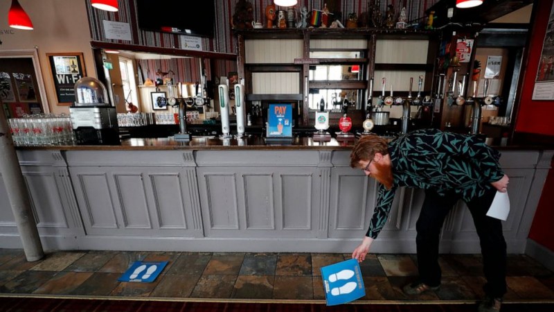 Пъбовете и ресторантите в Англия ще затварят в 22:00 часа, Борис Джонсън обявява нови мерки