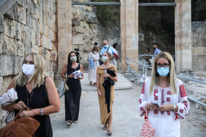 Предложение: Затвор, ако не носиш маска в Гърция