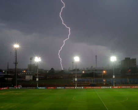 14 футболисти бяха ударени от мълния в Швейцария