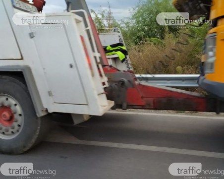 Два камиона се удариха на пътя за Марково