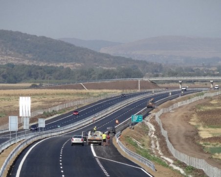 Откриха 10 нелегални мигранти, натъпкани като сардини в БМВ-то на пловдивчанин