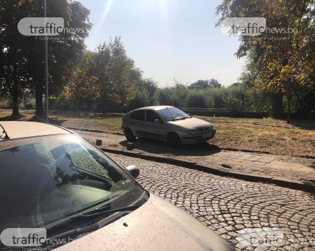 Пловдивчани бесни, че автомобили отново превзеха места за пешеходци