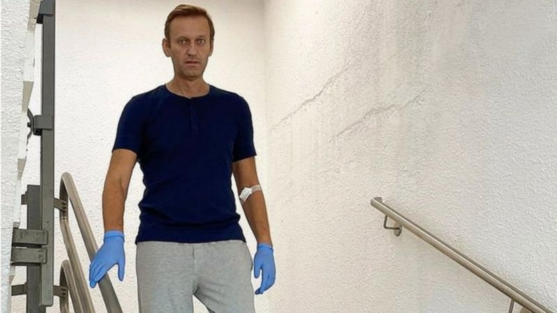 Изписаха Навални от болницата