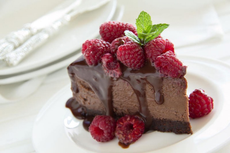 Най-кремообразната и сладка шоколадова бисквитена торта: Насладете се на мига!