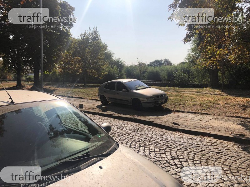 Пловдивчани бесни, че автомобили отново превзеха места за пешеходци