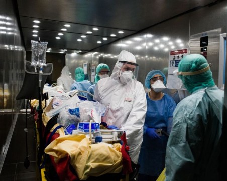 Над 1000 души с коронавирус в интензивните отделения във Франция