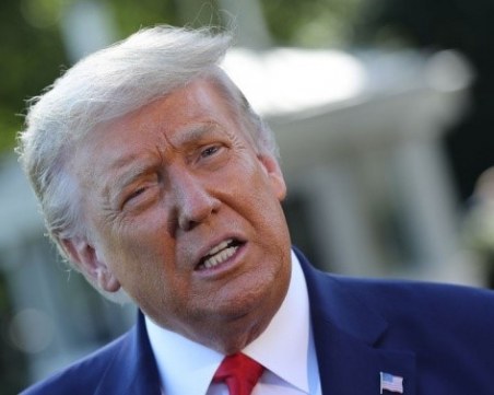 Племенницата на Тръмп заведе дело срещу него