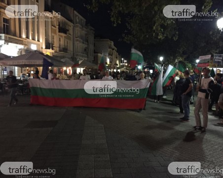Протестиращи тръгнаха на шествие в Пловдив, блокират Сточна гара