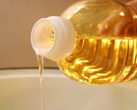 Разкриха незаконен цех за олио в Труд, намериха и храна с изтекъл срок на годност