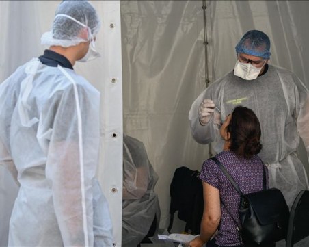 Рекорд във Великобритания, Франция отново с над 15 000 заразени – затягат мерките в Европа