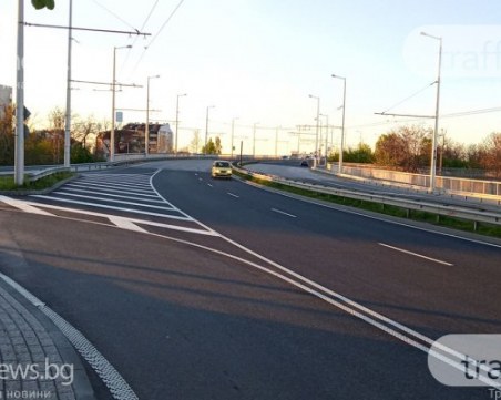 Валяк се обърна на надлез Родопи, движението – блокирано