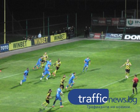 Наско Илиев подчини Левски за първи успех на Ботев от над месец, бой между феновете на 