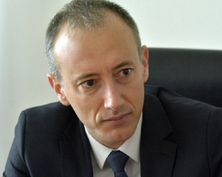 Вълчев: Ако се повишат заразените в някоя област, учениците там минават на онлайн обучение