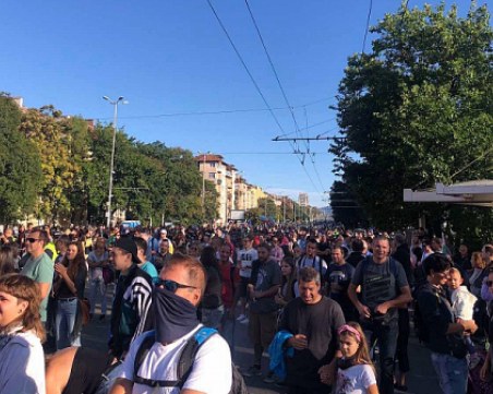 Музиканти зоват за всенароден бунт на Орлов мост