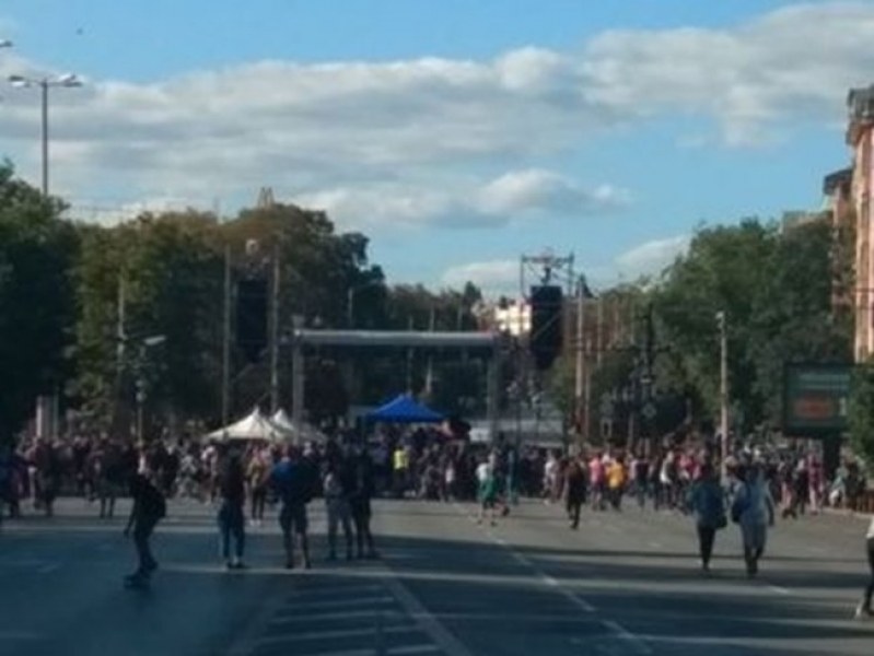 Митинг-концертът в София започна почти без публика