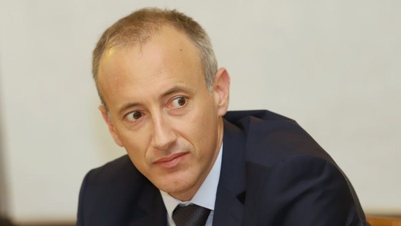 Министър Вълчев: Не предвиждаме цялостно преминаване към дистанционно обучение