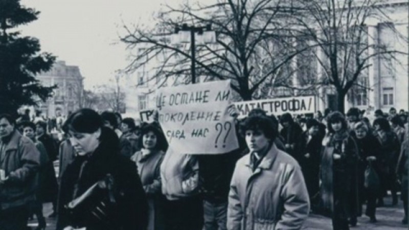 На този ден: 500 души излизат на първия протест в Народна република България