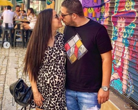 Пловдивчанката Габриела Пеева от Трио Сопрано роди момиченце